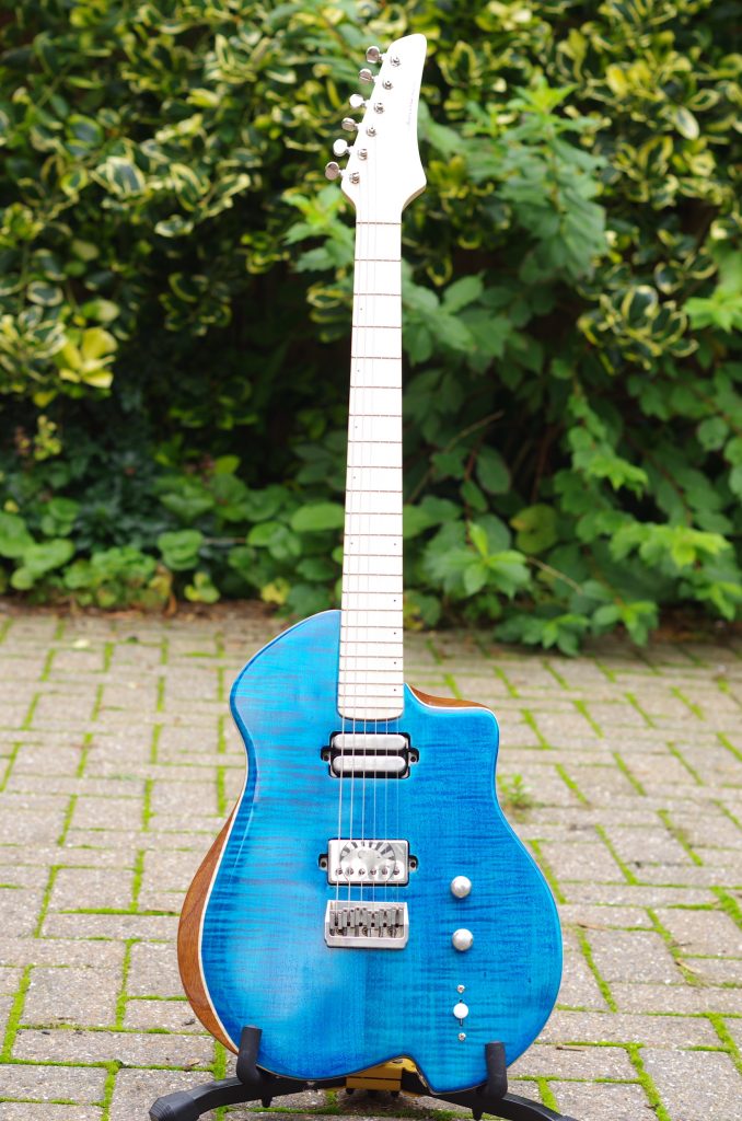 Sola electric guitar, Blue