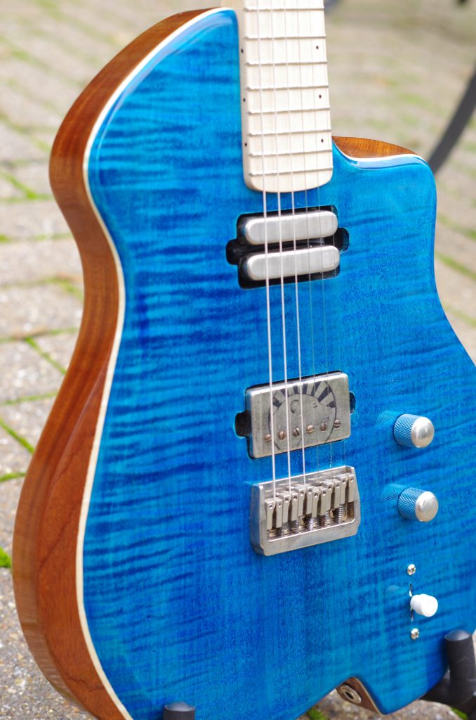 Sola electric guitar, Blue